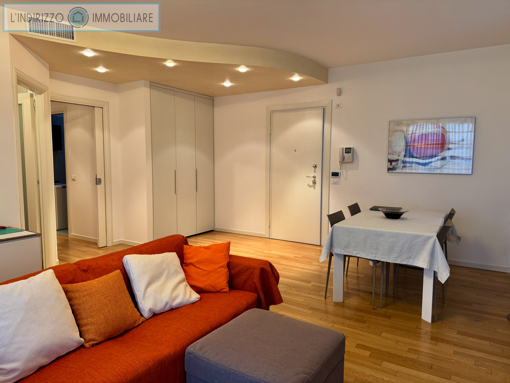 Attico con 2 camere, terrazza abitabile e garage doppio a NOALE